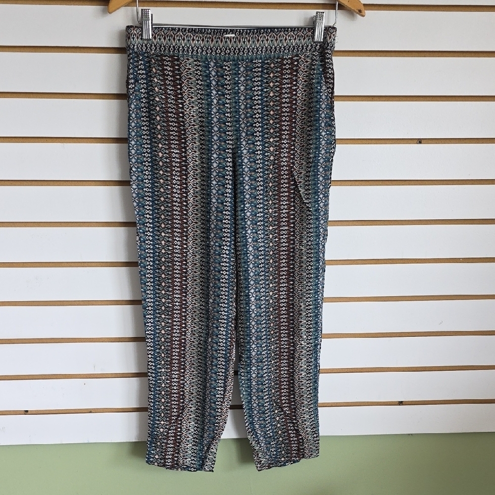 Jessica Simpson Patterned Cropped Pants - Picture 2 of 6